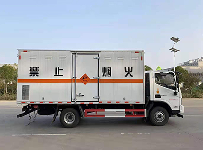 卢氏爆破器材运输车