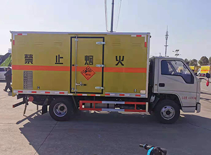 卢氏爆破器材运输车
